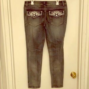 2️⃣pairs of Denim